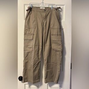 Hollister women’s low rise baggy cargo pants
